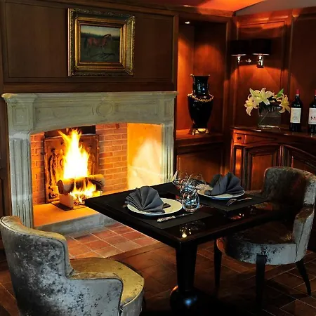 Le Domaine Chateau Du Faucon