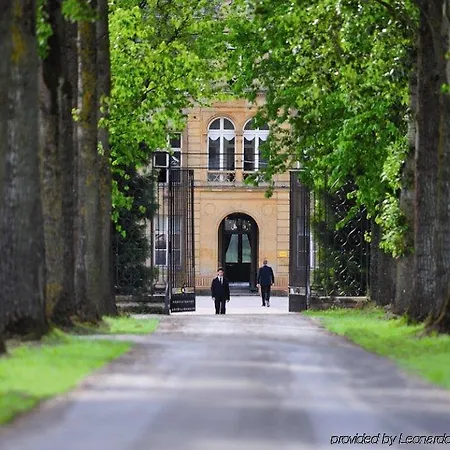 Le Domaine Chateau Du Faucon 4*