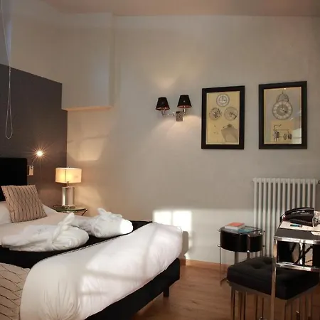 Le Domaine Chateau Du Faucon 酒店