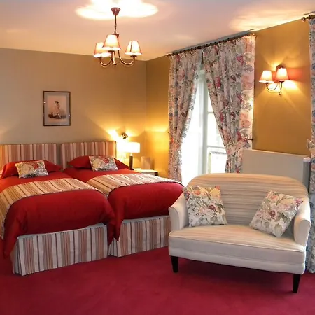 Le Domaine Chateau Du Faucon