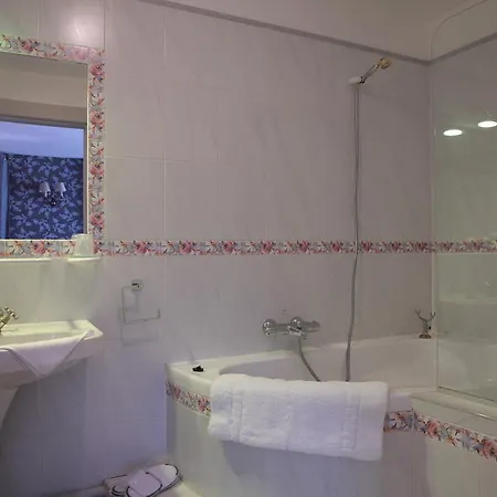 酒店 Le Domaine Chateau Du Faucon 栋什里