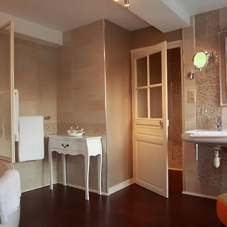 Le Domaine Chateau Du Faucon 栋什里