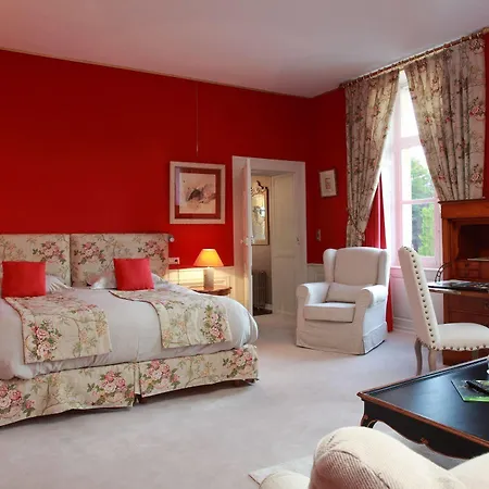 Le Domaine Chateau Du Faucon 4* 栋什里