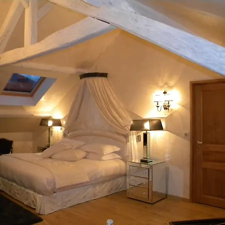 Le Domaine Chateau Du Faucon