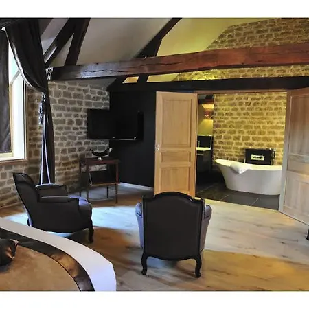 Le Domaine Chateau Du Faucon 4* Donchery