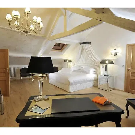 Le Domaine Chateau Du Faucon