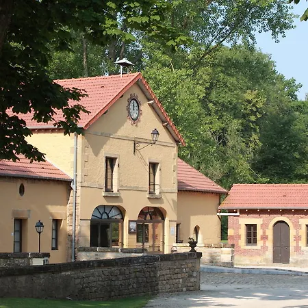 Le Domaine Chateau Du Faucon 4* 栋什里